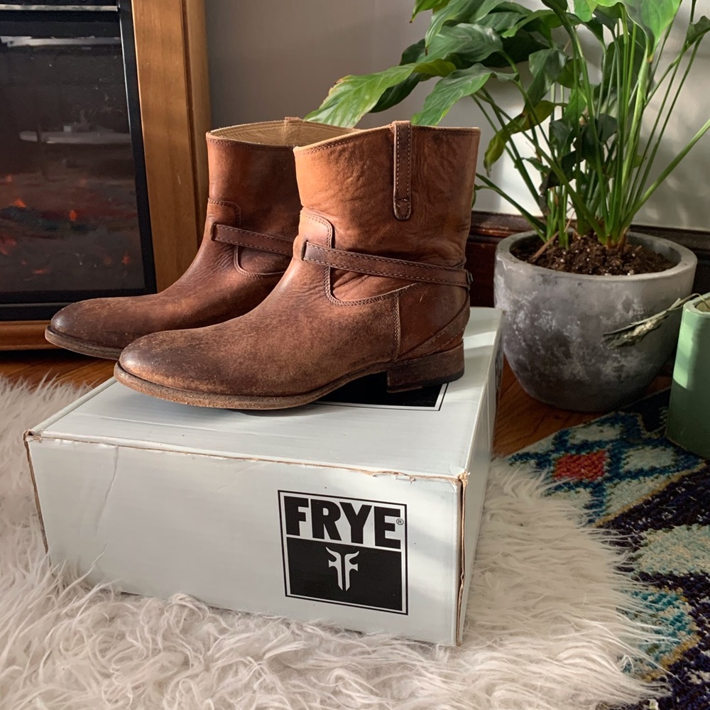Frye Lindsay Plate Short